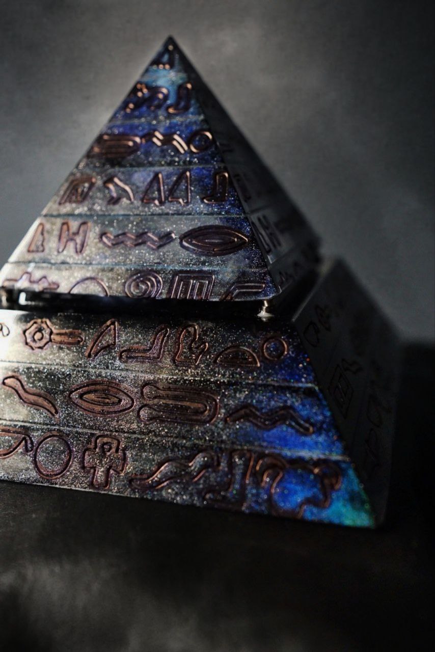 The Ra Ashtray - Image 2